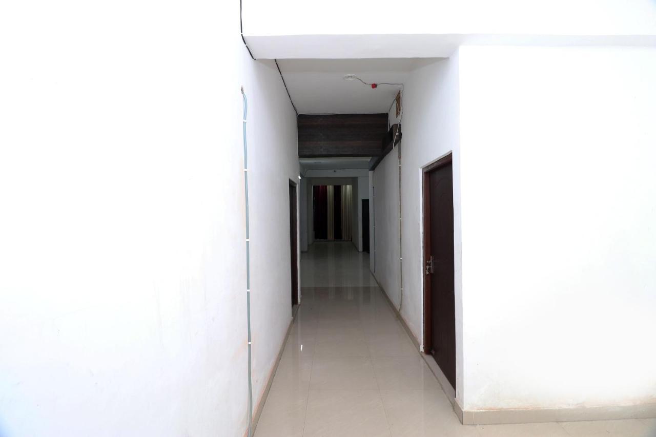Oyo 24572 Express Inn Lucknow Luaran gambar